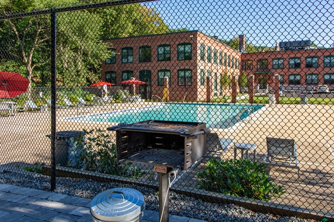 The Falls at 124 Water