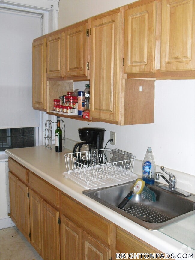Building Photo - 1715 Commonwealth Ave Unit 3 Rental