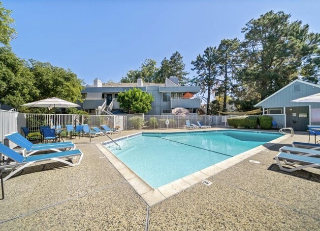 Photo - 906 La Barbera Dr