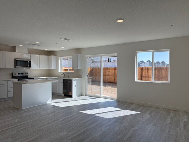 Photo - 4 Bed 2.5 Ba 2 Story 2 Car