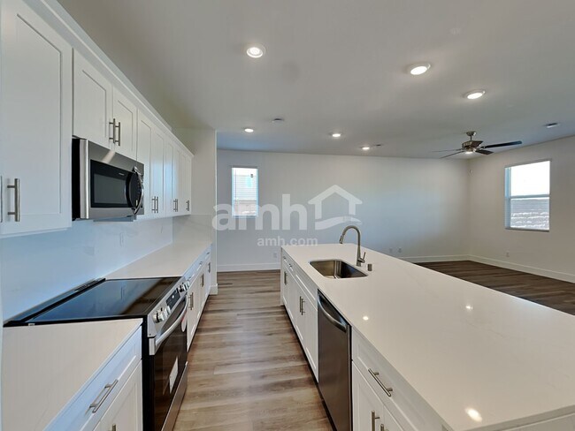 11140 Magallanes St