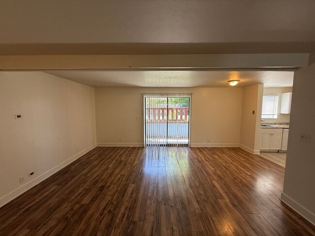 Photo - Beautiful Two Bedroom Apt; Salt Lake City, 1,000 sq ft; New Flooring Unidad 3362