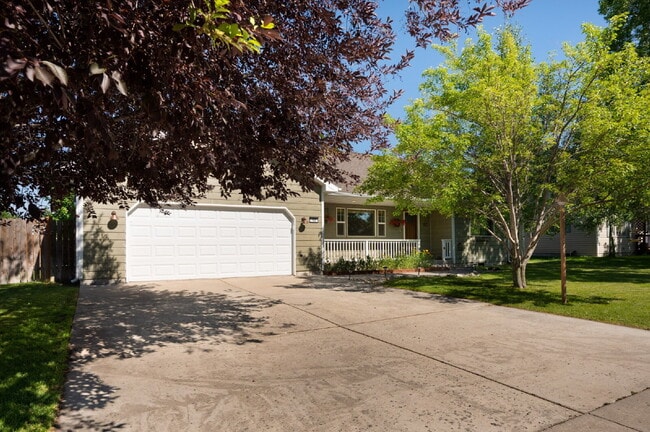 Building Photo - "Charming 3 bed / 2 Bath w/ Additional Off... Rental
