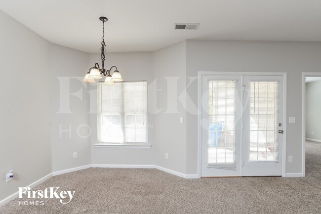 Photo - 271 Fairbank Way