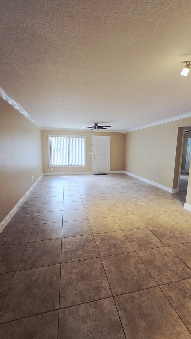 Photo - 555 Northlake Blvd