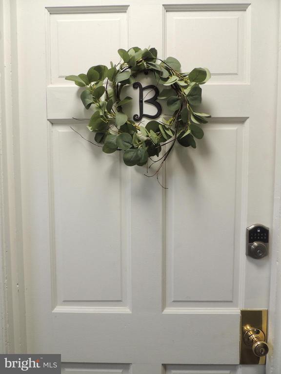 Building Photo - 17 S Walnut St