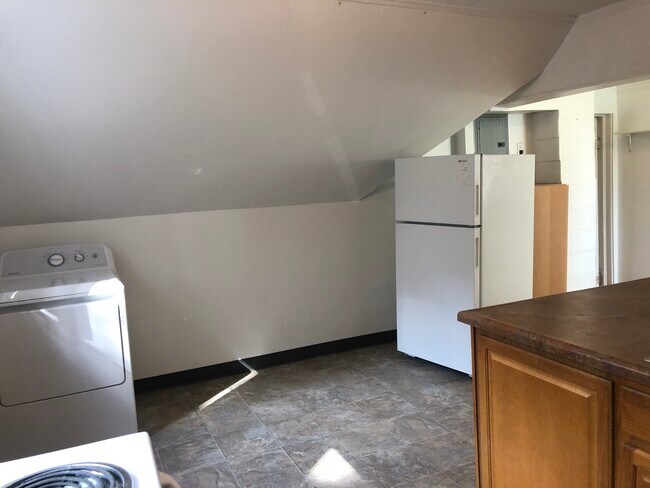 Photo - 320 SE High St