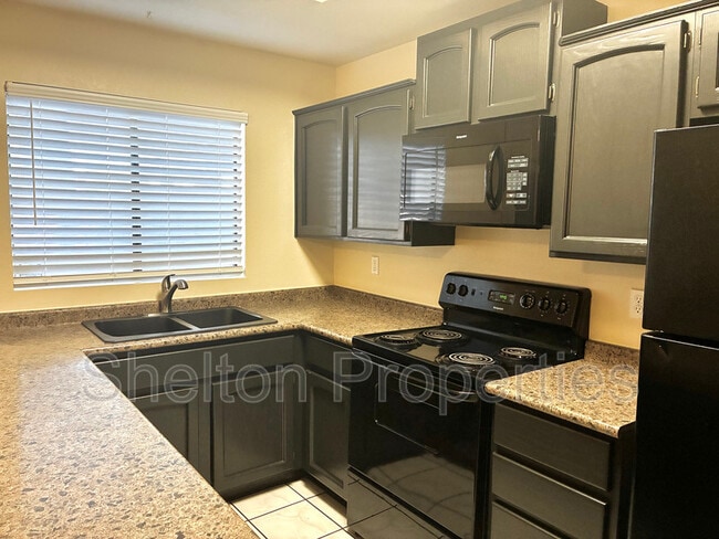 Photo - 170 E Guadalupe Rd