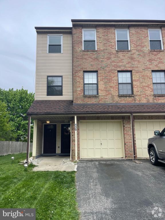 Building Photo - 115 Chaucer Rd Rental