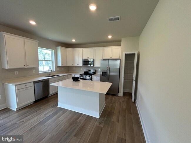 469 Gravenstein Ln