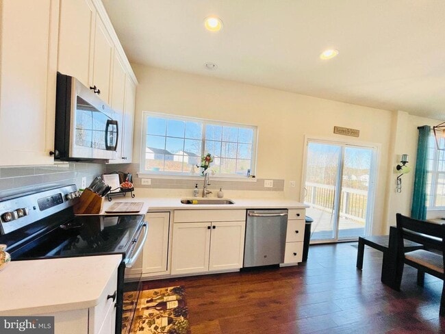 Photo - 73 Wellspring Dr