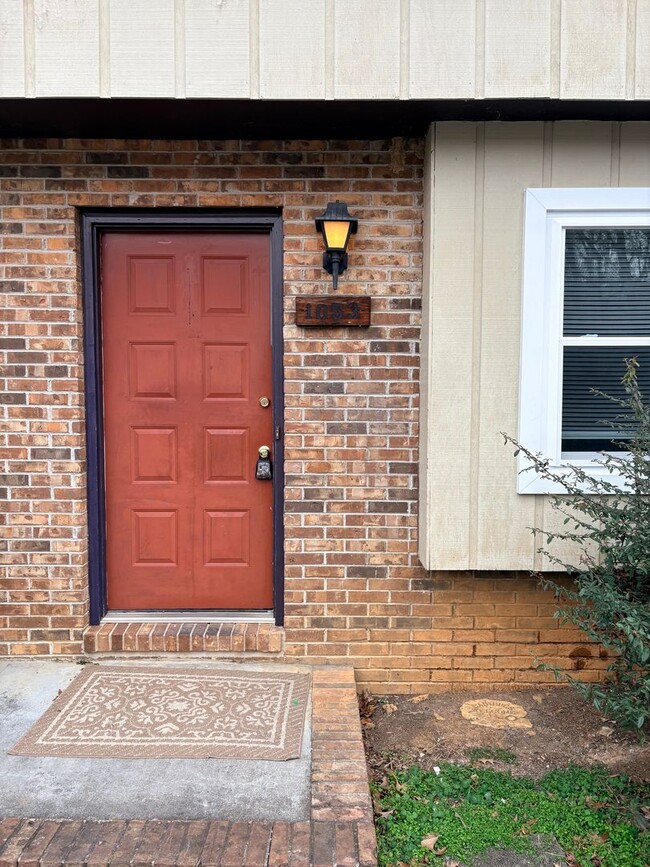 Building Photo - 2 Bedrooms 1.5 baths Townhouse, Kingsport TN