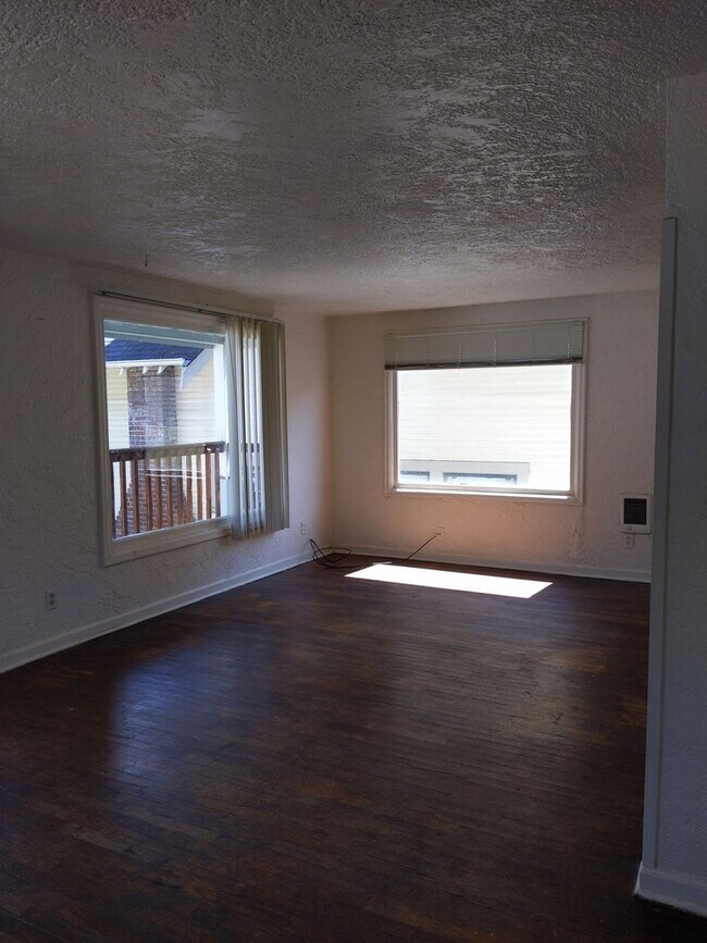 1566 1/2 Mill St.