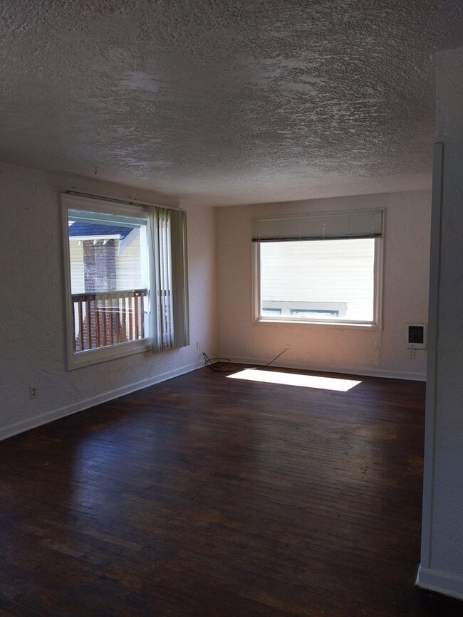 Photo - 1566 1/2 Mill St. Unidad 01