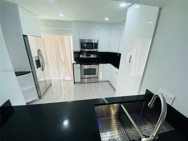 Building Photo - 199 SW 12th Ave Unit 501-C