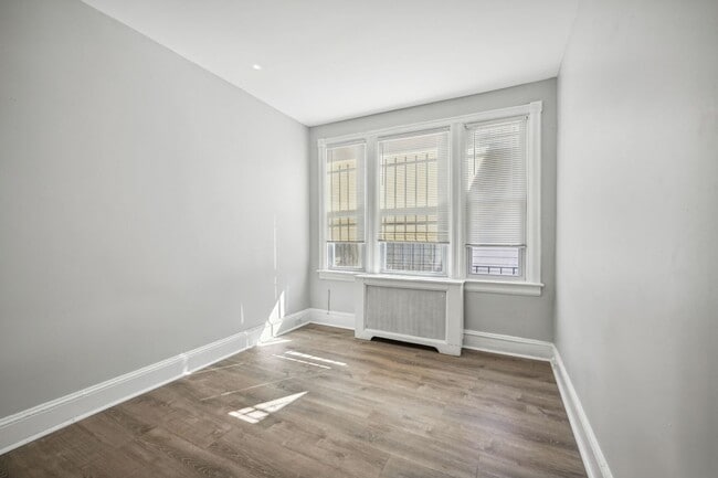 Photo - Newly Renovated 5BR/2BA Brownstone, Washer/Dryer