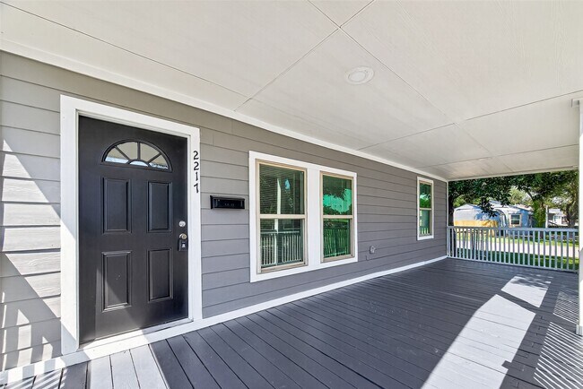 Photo - 2217 10th St