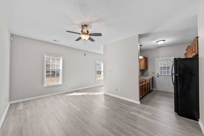 Photo - 122 Sherman Ct