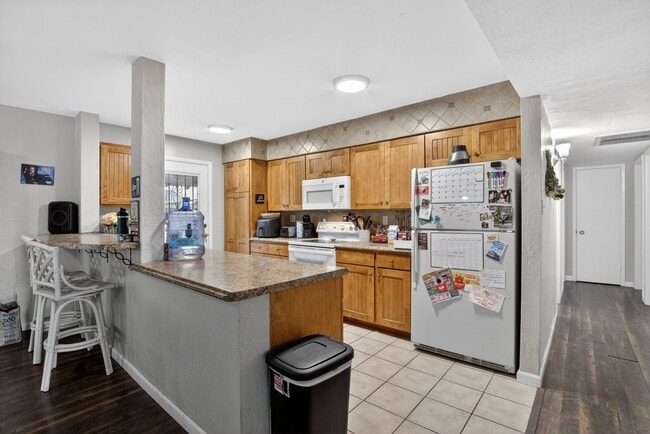 Photo - 123 E Erie Dr
