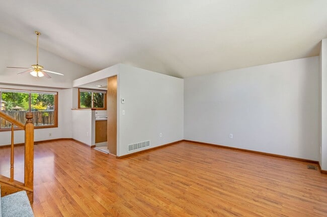 Photo - 718 Justice Dr