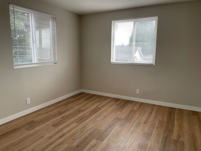 Photo - Top Floor - 1BD/ 1BA- Fully Renovated!! Unit 6