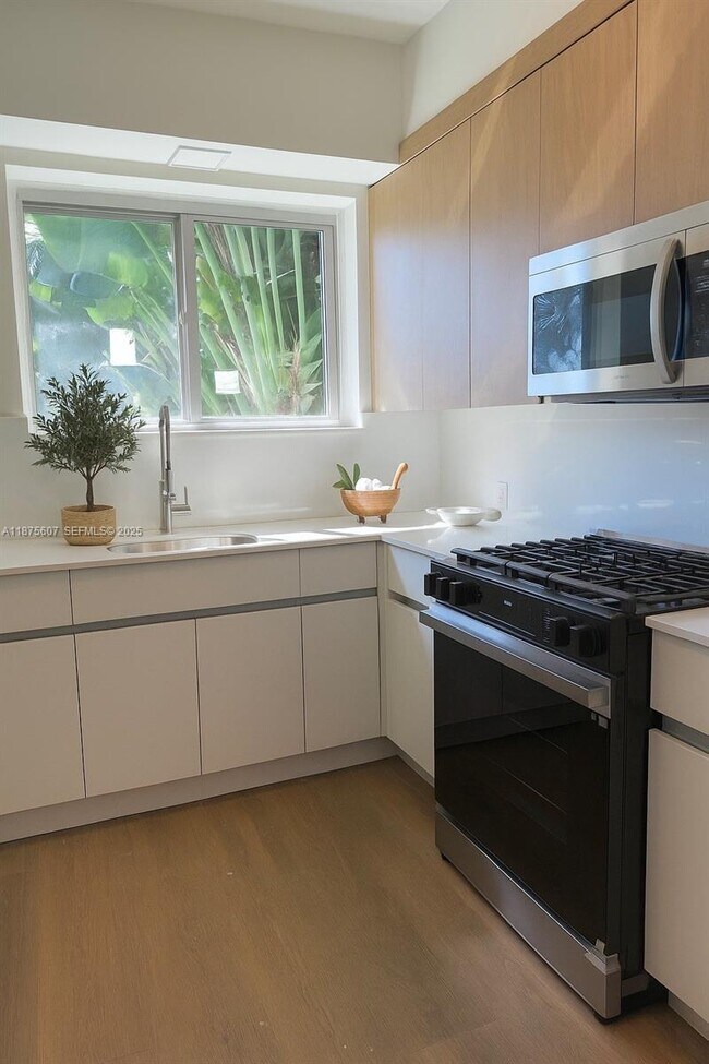 Photo - 1535 West Ave Unidad 7