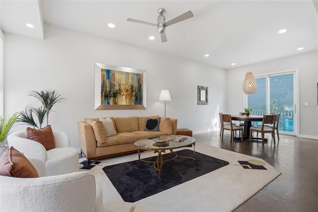 Photo - 106 Fareham Pl N