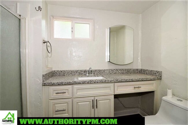 Photo - 1907 Grace Ave Unidad B