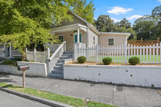 Exclusive Homes Minutes From Downtown and ATL - Exclusive Homes Minutes From Downtown and ATL