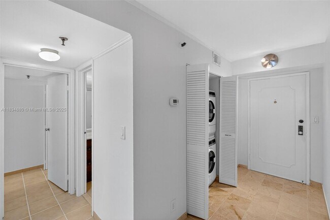 2401 Collins Ave