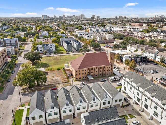 Photo - 2409 Webster St