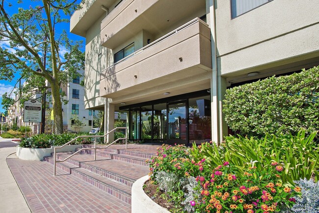 Encino Majestic entrance - Encino Majestic Apartments