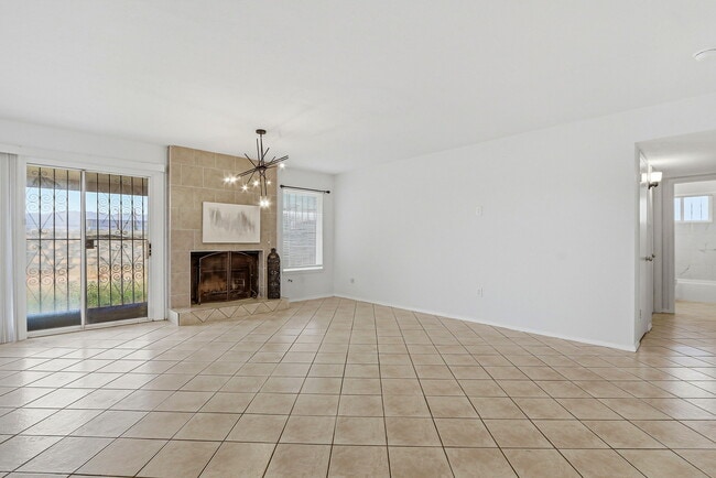 Photo - 10837 Gemstone St
