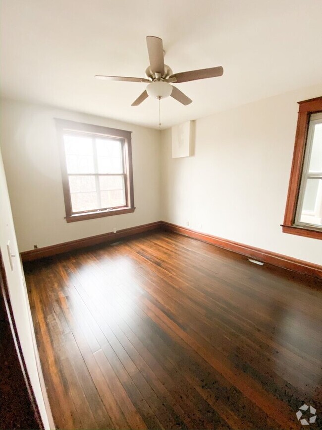 Building Photo - 2bed 1.5Bath with Den and Library! Full Hi... Rental