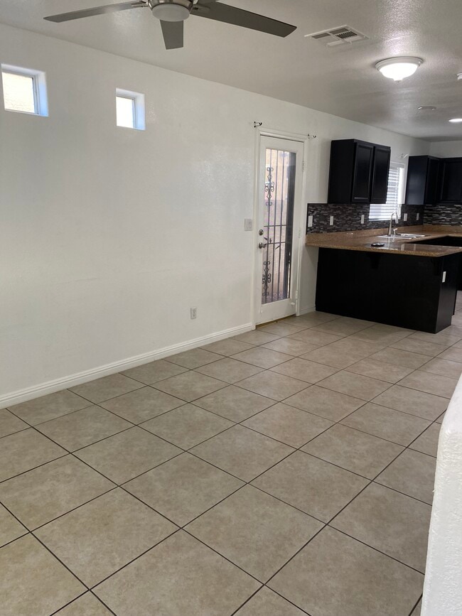 Photo - 4187 Story Rock St