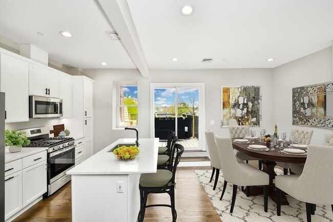 Building Photo - 14 Rockland St Unit 4