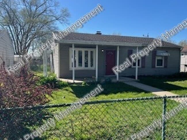 Three bedroom ranch in Hessville - Three bedroom ranch in Hessville House