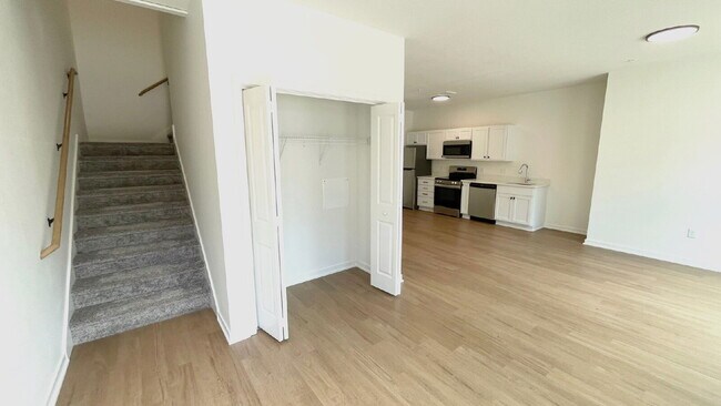 Photo - 1 Bed 1 Bath Brand New Contemporary Apartments! Unidad 201