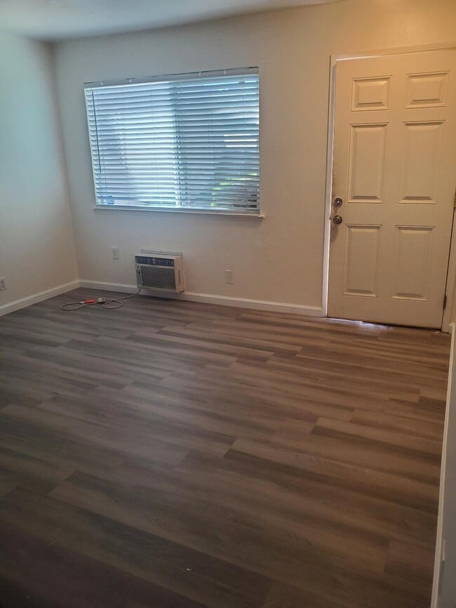 Living - 991 Wren Dr Unit 02