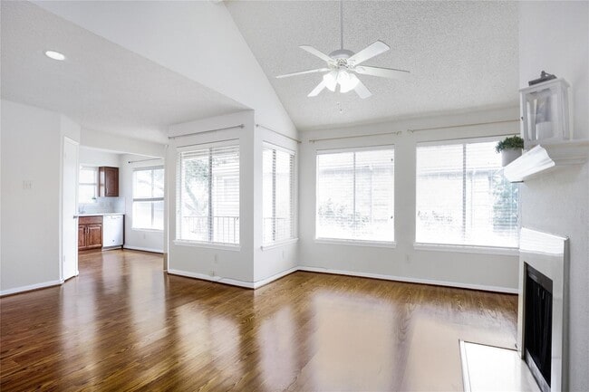 Building Photo - 12400 Overbrook Ln Unit 55C