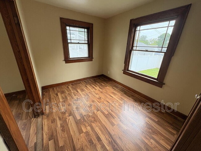 Photo - 644 Greenlawn Ave