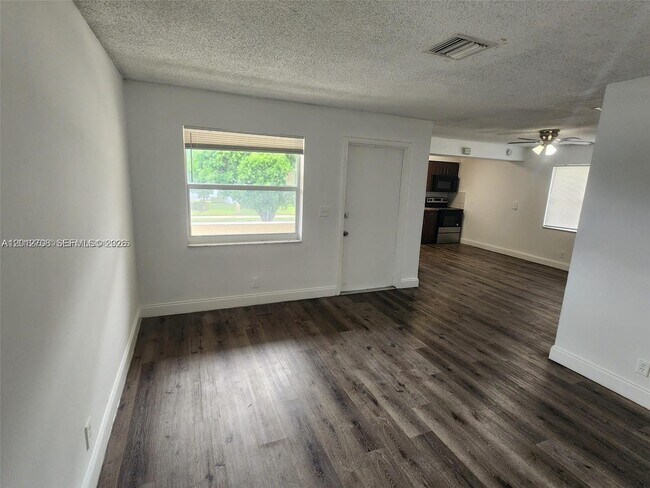 Photo - 4117 Woodside Dr Unit 4