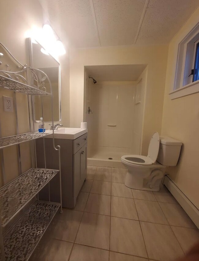 Photo - 235-237 Main St LLC Unidad 1