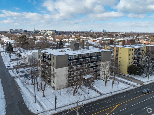 Photo - 4340 Bathurst St