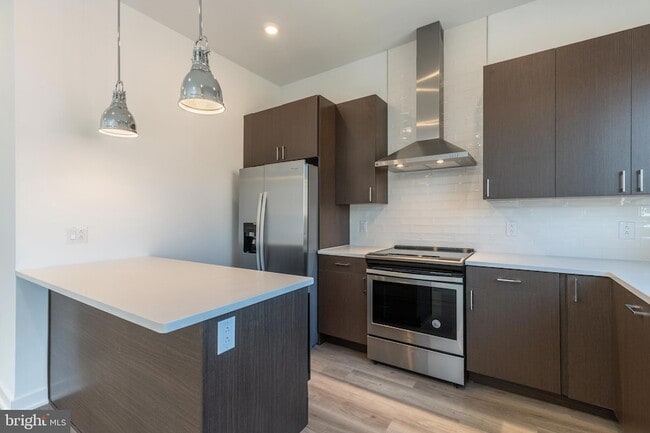 Building Photo - 710 N 16th St Unit 200