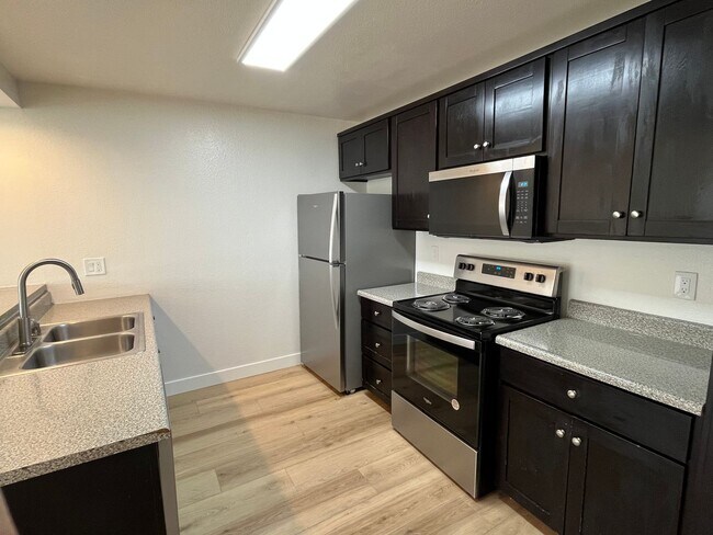 5104-5112 Cape May Place - 5106