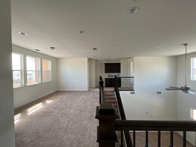 Photo - 499 Russell Way