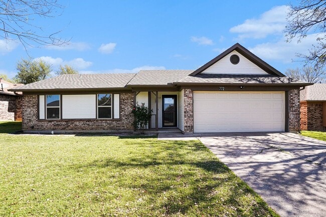 Building Photo - Move In Ready Home with Modern Updates Throughout
