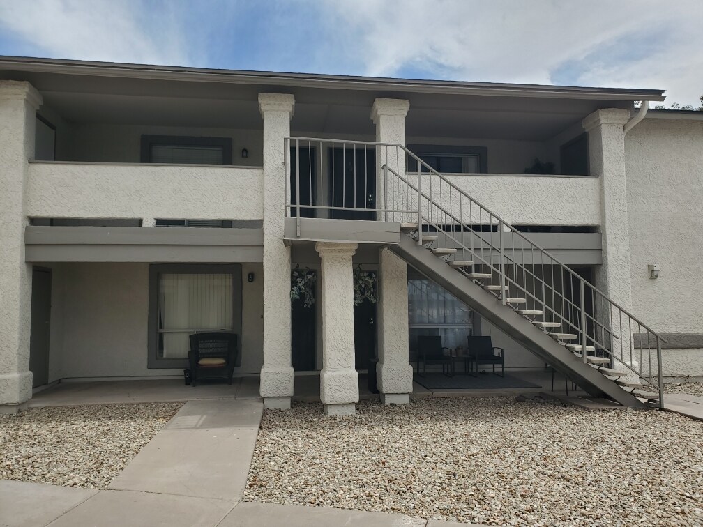 Photo - 465 W Ivyglen St