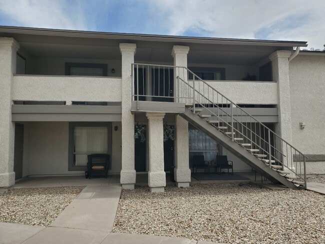 Building Photo - 465 W Ivyglen St Unit (21)  #242